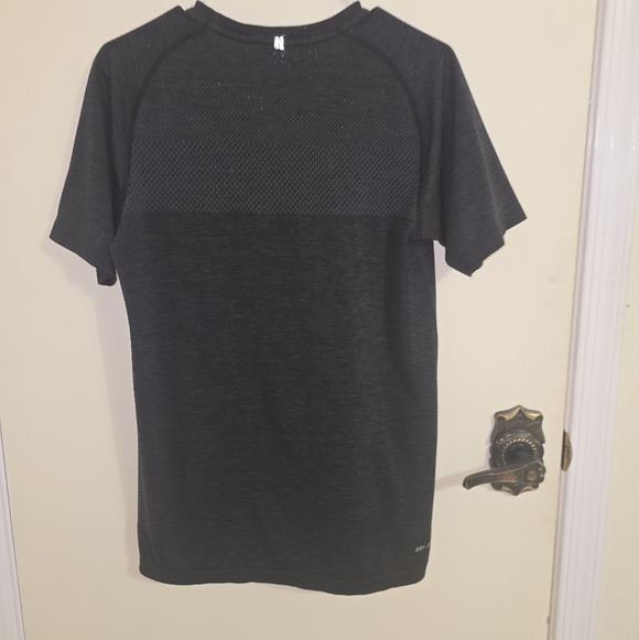 Nike Men's Charcoal Black Performance Shirt Size: Medium - Picture 2 of 4